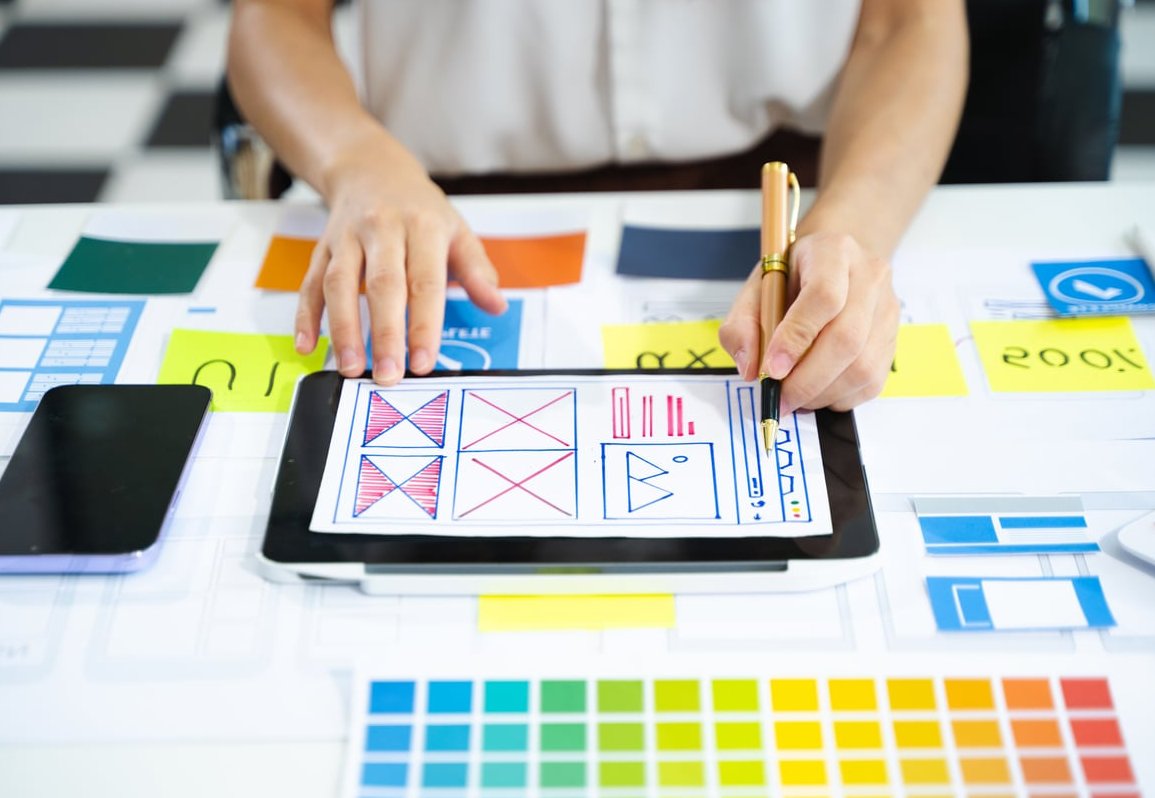 logo design sketch desk